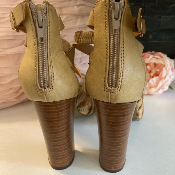 Hot Kiss wedged heel sandals. - Picture 2 of 5